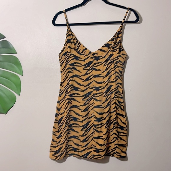 Reformation Marlowe Mini Dress in Tiger Print Sz. XS - Picture 7 of 9
